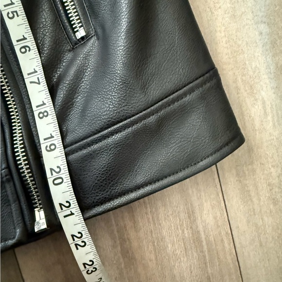 H&M women’s oversized biker moto faux leather jacket black size medium - Picture 6 of 8